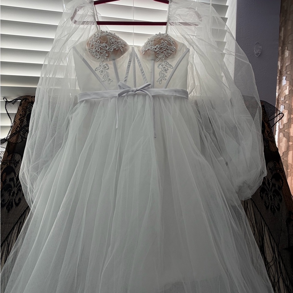 NWT: Elegant White Lace, Tull, Corset Wedding Dress size 8 - Picture 1 of 10
